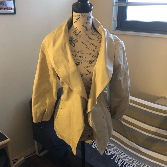 Lovely cream jacket with tie waist - Picture 2 of 6